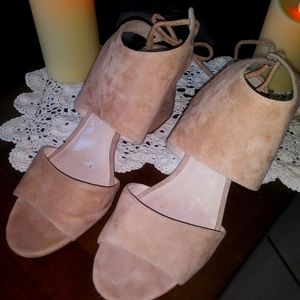 Kenneth Cole Beige Tan Wedge Heel Shoes Size 11M Very Nice Suede